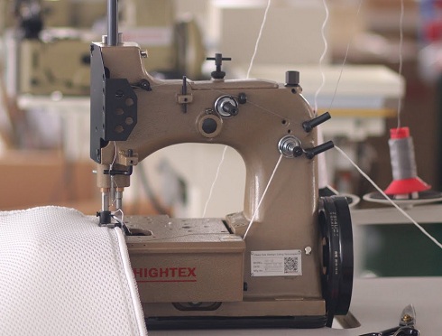 Máquina de coser para alfombras y tapetes